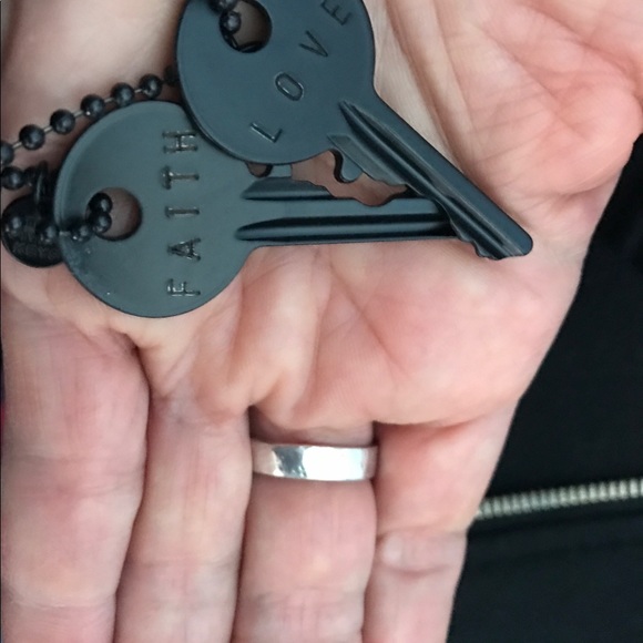 Meet your Posher, Vanessa - Picture 4 of 8